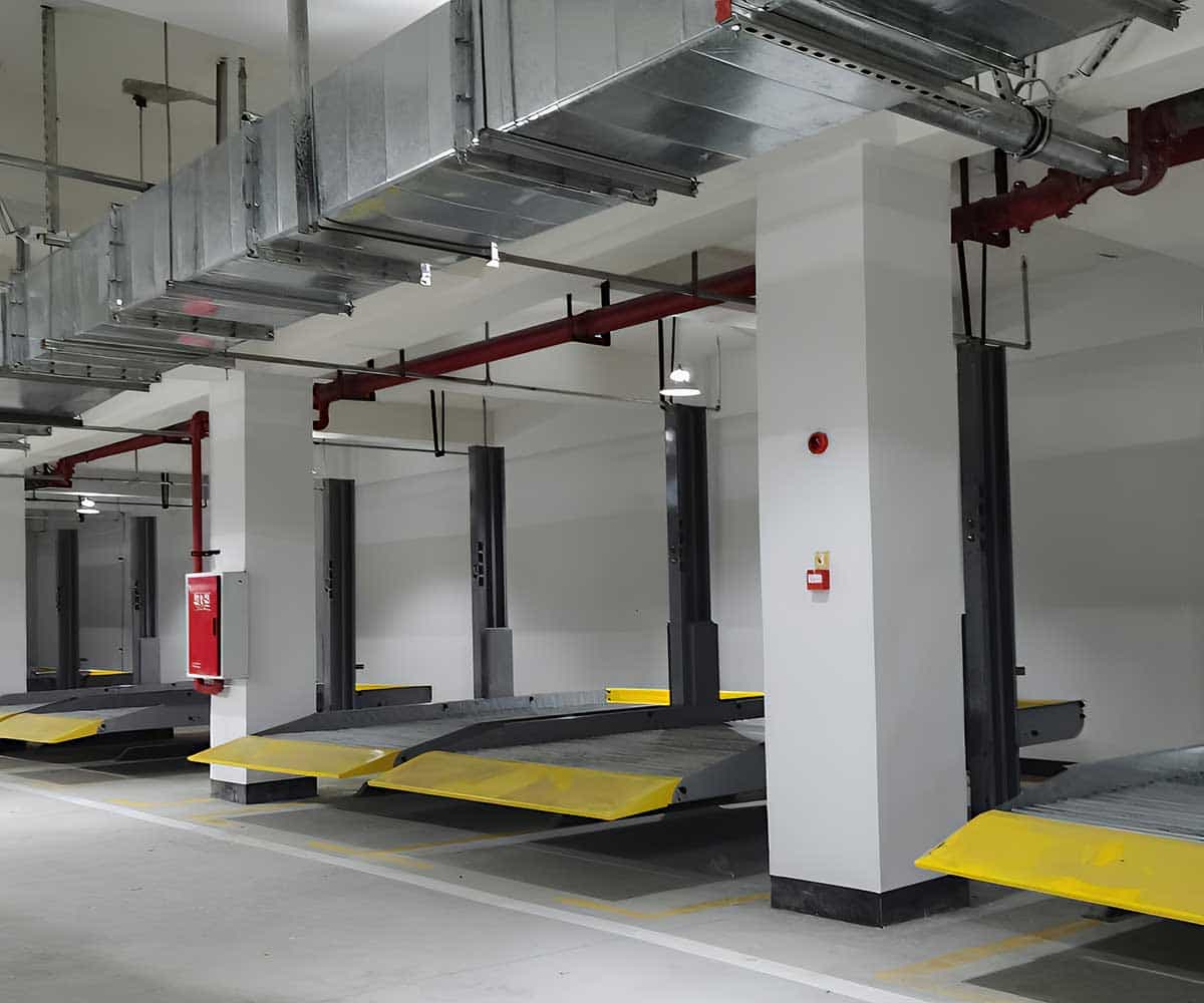 四柱机械式停车设备安全警示